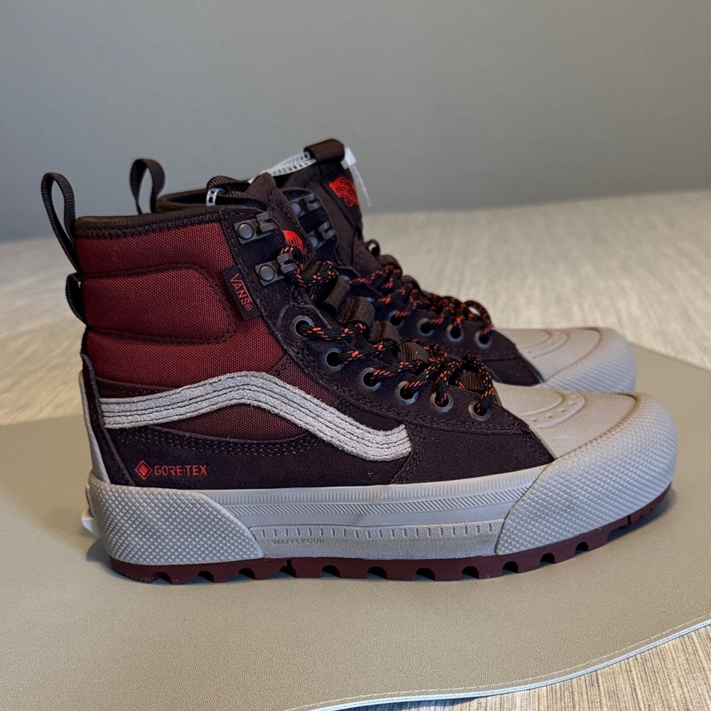 Vans MTE Sk8-Hi GORE-TEX waterproof insulated snow boots women’s 6.5 Men’s 5
